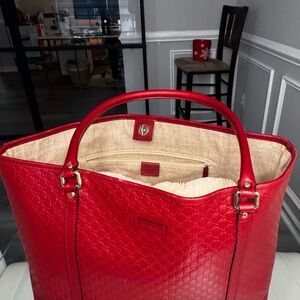AUTHENTIC Gucci Microguccissima Soft Margaux Tote – Red Leather